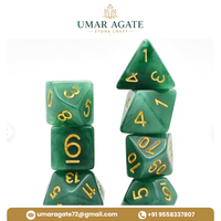 Set Dadu DnD Jade Hijau 7 Buah Polihedral Logo Kustom Hadiah Permainan RPG Grosir
