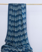 Tissu en coton pur biologique imprimé à la main Indigo blanc bleu zig-zag dotes rayures pour la décoration intérieure artisanat chemises bâches de voiture