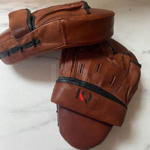 Guantes de Boxeo Profesionales de Cuero de Alta Calidad con Acolchado Extra Grueso y Agarre Seguro para Entrenamiento de Velocidad - Product Image 6