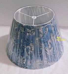 Nueva llegada: Pantalla cilíndrica de tela Ikat azul y blanca con compatibilidad con casquillo E27 y anillos inferiores de hierro resistentes para lámpara de mesa. - Product Image 2