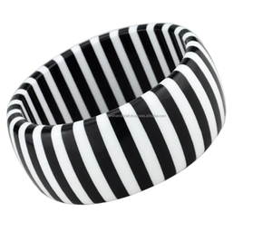 สร้อยข้อมือแฟชั่นเรซิ่นคลาสสิกรูปทรงไม่ซ้ำกันมีสีโปร่งใสสำหรับวันครบรอบแต่งงานและของขวัญ - Product Image 6