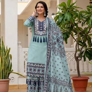 Ensemble Kurti et Palazzo Festif pour Femmes en Maslin |   Tenue ethnique avec impression numérique, travail miroir et dupatta à latkan - Product Image 1