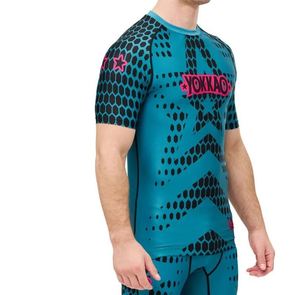 เสื้อรัดกล้ามเนื้อ MMA แบบยูนิเซ็กซ์ ผ้าโพลีเอสเตอร์ 100% ระบายอากาศ แห้งเร็ว ซับเหงื่อ พร้อมลายพิมพ์แบบซับลิเมชั่นตามสั่ง UFC - Product Image 2