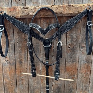 Conjunto de arreos ecuestres occidentales de cuero repujado a mano de primera calidad, cabezada ajustable y pechera a juego, de cuero genuino para caballo - Product Image 1