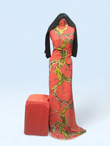 Conjunto de Tela Suiza Dirac con Estampado de Árbol Rojo Premium - Elegante Traje Tradicional Somalí con Chal a Juego - Product Image 1