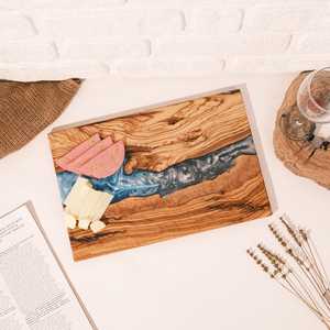Planche à fromages et charcuteries en bois d'acacia naturel et résine, élégante, pour servir en cuisine lors de fêtes et réceptions, prix de gros - Product Image 5