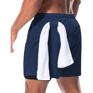 Short de sport pour hommes à double couche, respirant, doux pour la peau, avec ouvertures latérales pour les jambes - Product Image 4