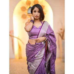 ผ้าซารีไหมซาตินบาแนรัสีทอแบบซารี ของซูนิตา เสื้อผ้าอินเดียและปากีสถาน 700 กรัม - Product Image 1