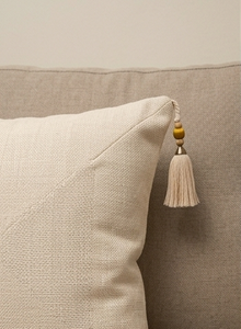 Porte-clés de luxe à pompon pour clés de voiture, style bohème, pendentif décoratif, pompon en tissu beige avec anneau métallique - Product Image 2