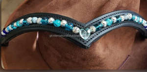 Banda Frontal para Caballo de Cuero Hecha a Medida de Alta Calidad, en Forma de V con Cuentas Multicolores y Acolchado Suave de Piel de Vaca - Product Image 5