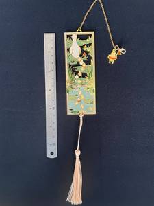 Marcapáginas de metal con forma elegante, perfecto para lectores que adoran accesorios elegantes e inspirados en la naturaleza. - Product Image 5