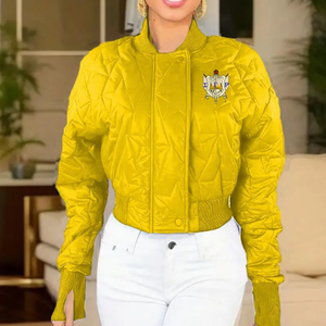 Veste matelassée courte Sigma Gamma Rho pour femme, avec étoiles en relief, chaude pour l'hiver, manteau matelassé court, veste de mode personnalisée pour équipe - Product Image 1
