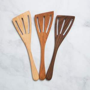 Juego de cucharas de madera de teca hechas a mano con espátula, cuchara volteadora y cuchara para servir, para cocinar en la cocina. - Product Image 6