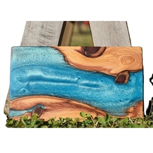 Planche à découper de luxe en bois d'acacia et résine époxy Design personnalisé Forme rectangulaire Idéal pour le fromage, le pain et la préparation des aliments - Product Image 3