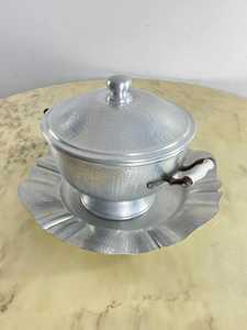 Soupière ronde en métal avec couvercle, bol de service classique pour buffet, idéal pour la restauration - Product Image 1