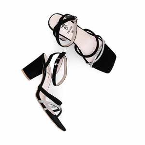 Sandalia de tacón negra FN5896 con detalle elegante - Product Image 1