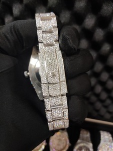 Reloj de Cuarzo con Incrustaciones de Diamantes, Caja Redonda de 41 mm, Pantalla Analógica con Números Arábigos, Cierre Desplegable de Acero Inoxidable para Hombre - Product Image 4