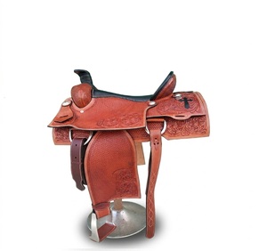 Selle de cheval en cuir pour l'équitation western, le roping et le reining, avec motif gaufré, ferrures en laiton et arceau en bois, de 15 à 17 pouces - Product Image 1