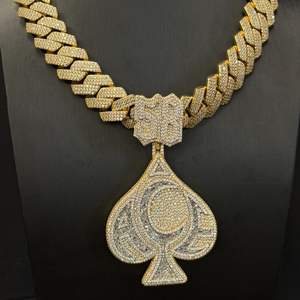 Colgante Unisex de Plata de Ley 925 con Moissanita Deslumbrante, Chapado en Platino, Diseño Baguette Ace, con un Brillo Radiante y Lujoso, Ideal para Regalo - Product Image 1