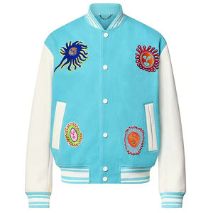 Veste universitaire bleu clair personnalisée pour homme, avec broderie et patchs, manches en cuir blanc, style bomber de baseball, veste tendance - Product Image 1