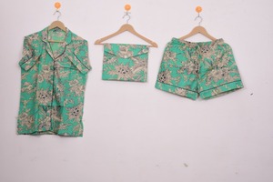 ชุดเสื้อและกางเกงขาสั้นลายดอกไม้พร้อมกระเป๋าเข้าชุด - Product Image 3