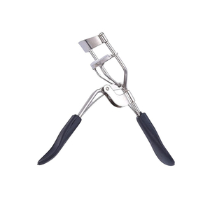 High Quality Non-Slip Handle Eyelash Curler with Pads Private Label Make-up Beauty Care Eyelashes for Salons - Product Image 1