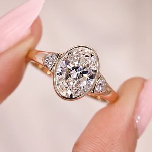 Anillo ovalado de tres piedras en oro amarillo con diamante cultivado en laboratorio de 2.30 quilates, anillo de compromiso, anillo de boda, joyería, anillo de 14k, vermeil eternidad. - Product Image 1