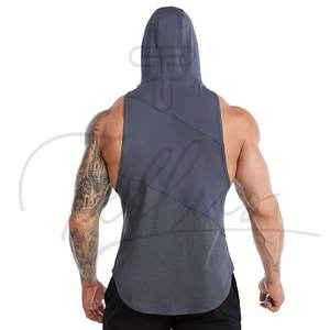 Débardeur à capuche personnalisé avec logo pour homme, idéal pour la musculation et la gym, coupe décontractée - Product Image 2