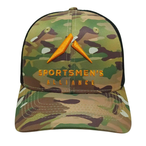 Casquette Trucker 6 Panneaux en Maille Noire avec Broderie 3D, Visière Courbe, Coutures Contrastantes, Boucle Simple en Plastique et Camouflage Vert - Product Image 1