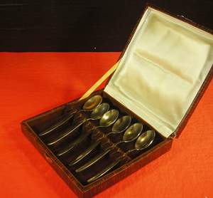 Juego de Cubiertos de Acero Inoxidable Sostenible, Color Plata Sólida, con Baño de Oro, Tenedores, Cucharas, para Té y Café, para Hotel y Restaurante, en Caja Espejo - Product Image 5