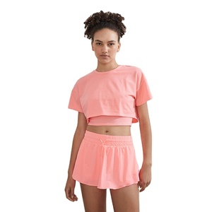 Ensemble de sport pour femmes OEM, nouveau design, avec haut court à manches courtes taille standard et jupe à taille élastique avec cordon de serrage - Product Image 2