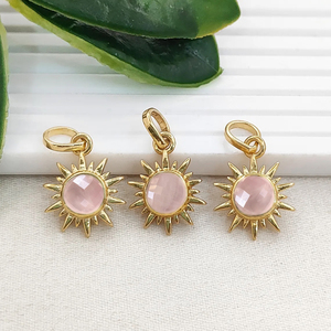 Colgante de Cuarzo Rosa en Forma de Sol, Chapado en Oro, con Engaste de Collet, Colgante Redondo de Cuarzo Rosa Natural, Colgante de Joyería con Gema de 6mm en Forma de Sol - Product Image 1