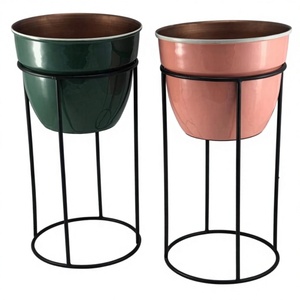 Soporte de hierro para macetas QAMAR OVERSEAS con orificio de drenaje, acabado con recubrimiento en polvo, diseño de estilo americano para uso en interiores/exteriores - Product Image 1
