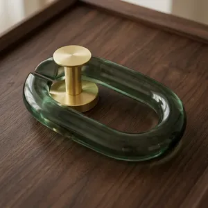 งานประติมากรรมเรซิ่นสีเขียวเข้มแบบกำหนดเอง รูปทรงศิลปะทำมือ โลโก้แบบกำหนดเอง ขนาดตามสั่ง ไล่เฉดสีน้ำเงิน ของตกแต่งบ้าน - Product Image 3
