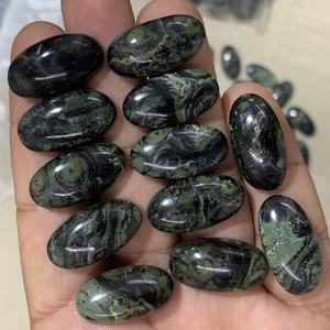 Venta al por mayor de Jaspe Kambaba Natural de corte ovalado, Jaspe Cocodrilo con patrón verde galáctico, piedra pulida de Rajasthan para joyería - Product Image 2