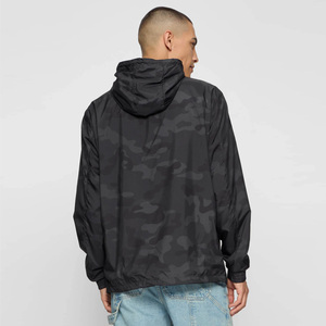 เสื้อแจ็คเก็ตผู้ชายลายพรางแบบมีฮู้ด ผ้า softshell ซิป ¼  ป้องกันน้ำได้ ทรงโอเวอร์ไซส์ ใส่ได้ทุกฤดู เหมาะสำหรับกิจกรรมกลางแจ้ง - Product Image 2