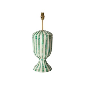 Luminaire décoratif de table Art Déco haut de gamme, 100% fait main, design personnalisable, en os incrusté rayé vert et blanc - Product Image 2
