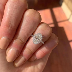 Bague de fiançailles solitaire en moissanite de luxe, taille ovale, en argent sterling 925 plaqué or, pour femme - Product Image 1