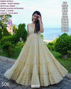 Robe de soirée moderne à taille naturelle, en rayonne florale brodée, respirante et confortable, ornée de perles, par un créateur - Product Image 1