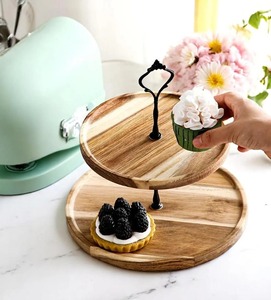 Soporte redondo de madera premium para pasteles y cupcakes, ideal para arreglos de fiestas de té y decoración de mesas dulces. - Product Image 4