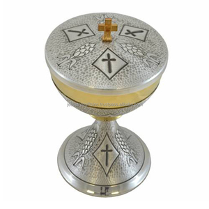 Ciborio de iglesia de metal con niquelado y acabado antiguo Diseño grabado de forma redonda Calidad Premium para beber - Product Image 4