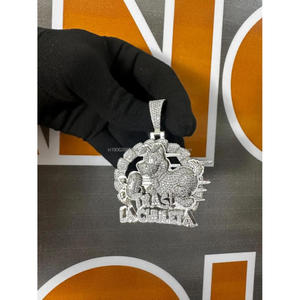 Pendentif personnalisé avec logo de personnage serti de diamants, fabriqué en argent sterling 925 avec des diamants en moissanite - Product Image 1