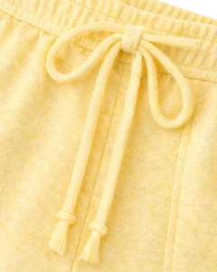 Ensemble 2 pièces tricoté jaune pour femme : haut à col rond et manches courtes, short à taille élastiquée avec poches, style décontracté vintage, boutons et dentelle en maille - Product Image 5
