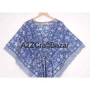 Kaftán Corto Hecho a Mano en India con Estampado Floral, Ecológico, Lavable, Ropa de Dormir Natural, Kimono, Vestido, Cubrebaño Corto para la Playa - Product Image 3
