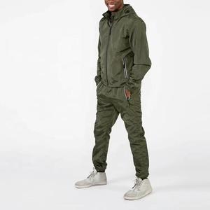 Conjunto de Chándal Cortavientos con Capucha Personalizado Unisex para Invierno, Estilo Urbano, con Diseño Estampado Sólido - Product Image 4