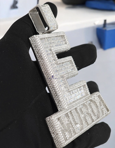 Collar de Lujo con Colgante de Cangrejo con Incrustaciones de Diamantes de Moissanita, Estilo Hip Hop, Acabado Dorado - Product Image 4