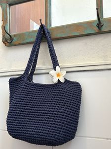 Attention est portée au tissage, aux bords, aux poignées et à la finition globale pour créer un produit fini soigné et attrayant. - Product Image 4