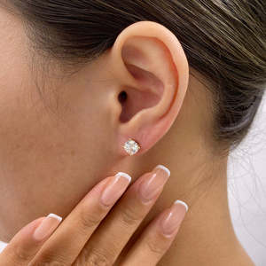 Boucles d'oreilles clous classiques en diamant de laboratoire taille brillant rond, certifiées IGI, 2 carats, 4 griffes, en or 10K 14K 18K, pour femme - Product Image 1