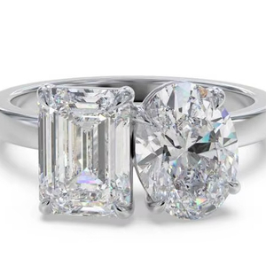 Bague à deux pierres émeraude et ovale, diamant de laboratoire de 0,80 ct en or 18 carats et platine - Product Image 1