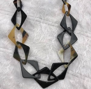 Collier en corne de buffle artisanal, durable et moderne, couleur naturelle, vente en gros, colliers uniques en corne - Product Image 2